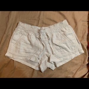Cotton material white shorts